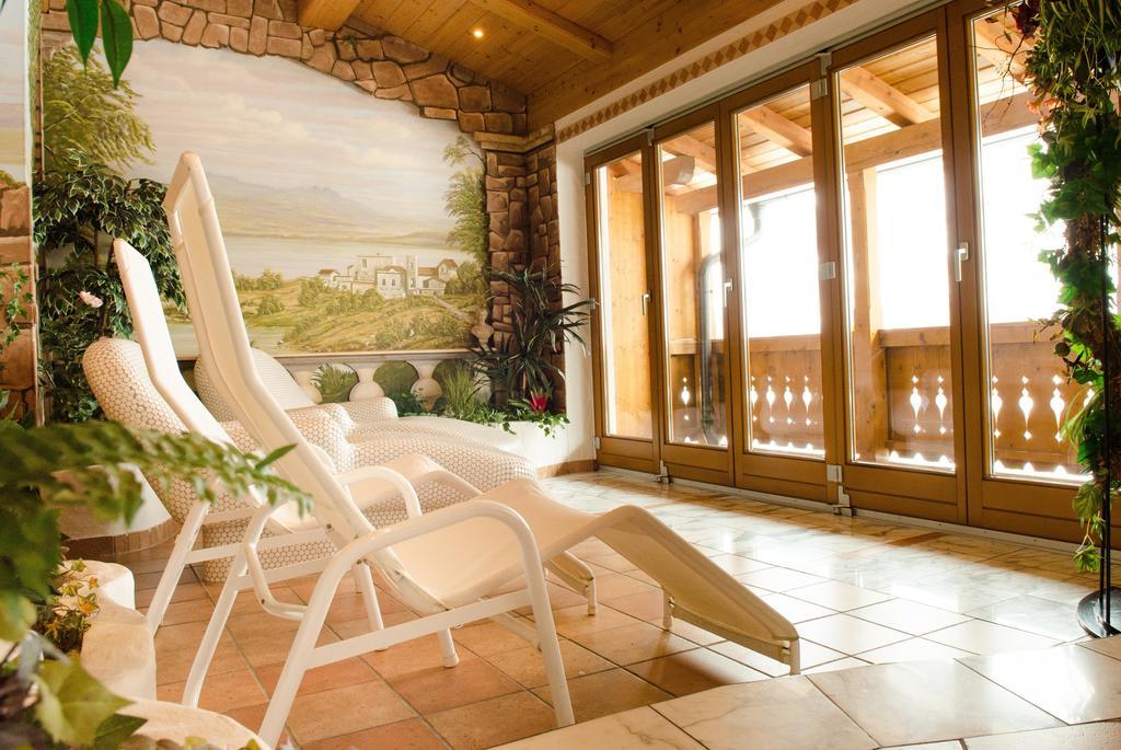 Alpin Panoramahotel Laerchenhof Гайлігенблут Екстер'єр фото